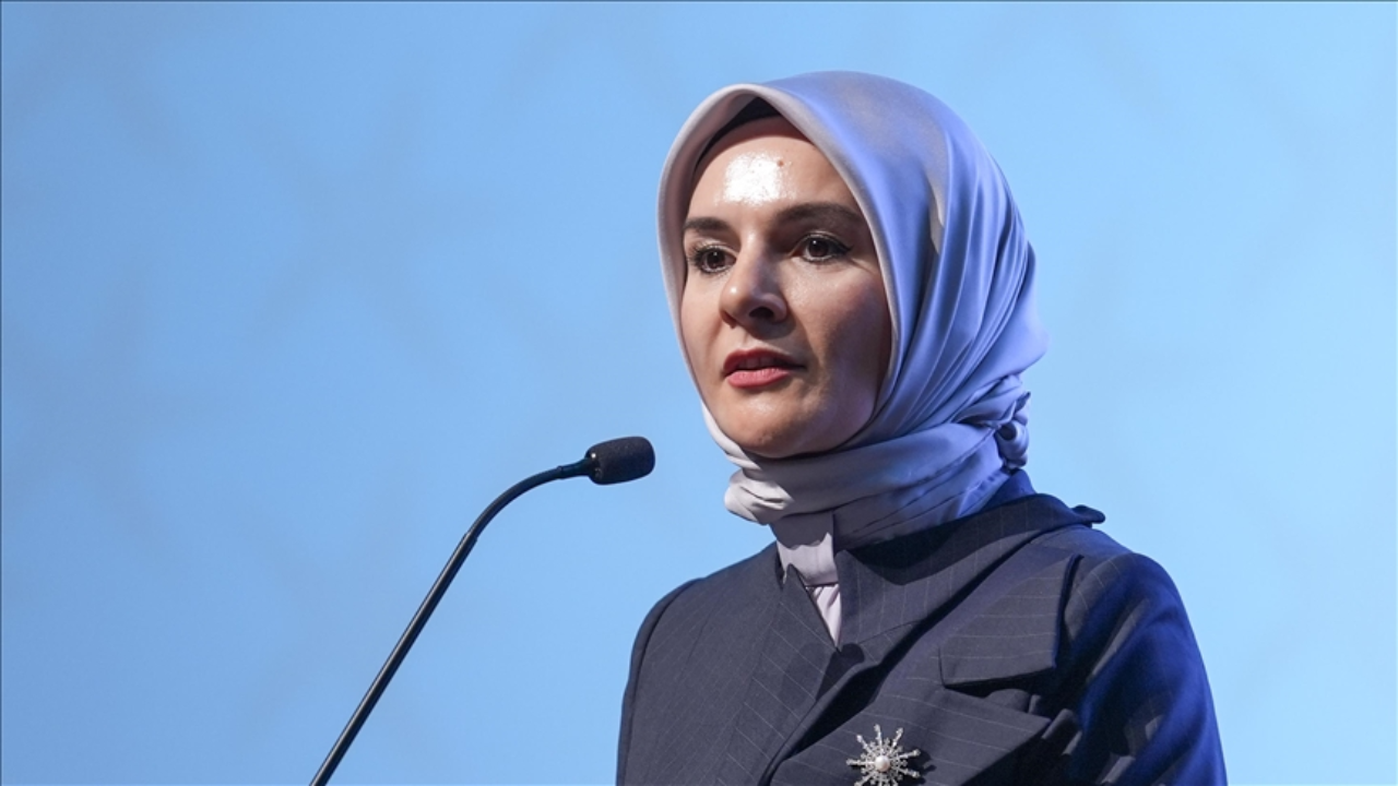 Bakan Göktaş, 'Bosphorus Diplomasi Forumu'nda' gençlerle bir araya geldi