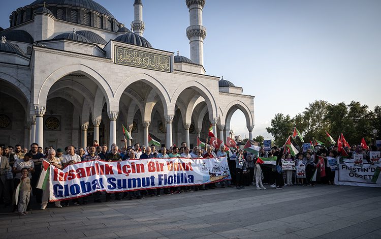 Küresel Sumud Filosu’na destek için birçok ilde yürüyüş düzenlendi Küresel Sumud Filosu’na destek için birçok ilde yürüyüş düzenlendi