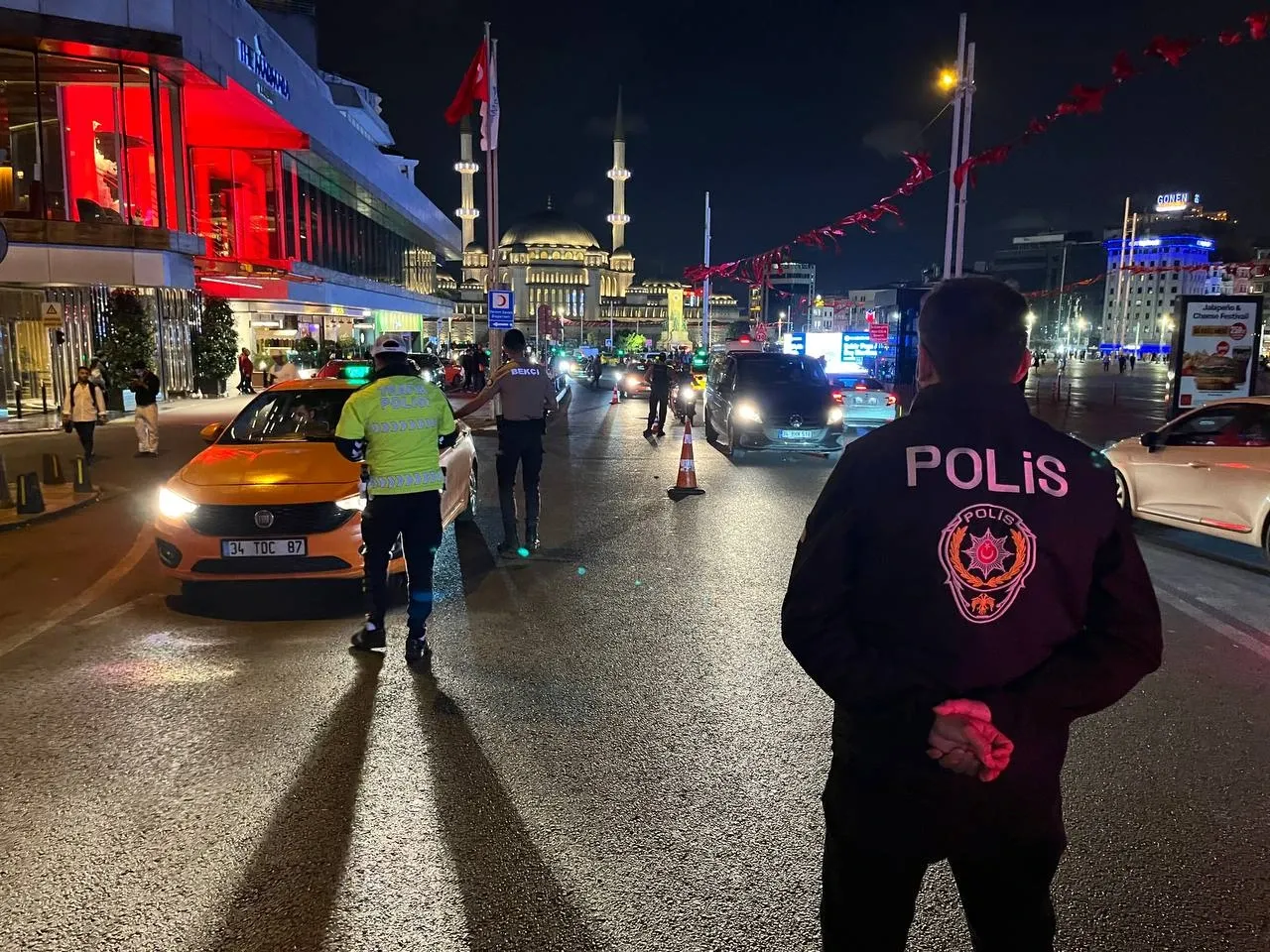 SON DAKİKAİstanbul polisinden kent genelinde huzur uygulaması