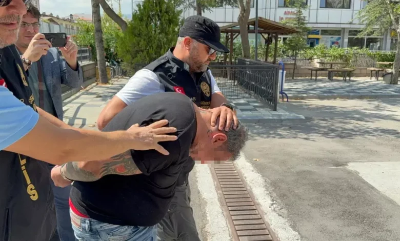 Valiye Sosyal Medyadan Hakaret Eden Şahıs Antalya’da Gözaltına Alındı Valiye Sosyal Medyadan Hakaret Eden Şahıs Antalya’da Gözaltına Alındı