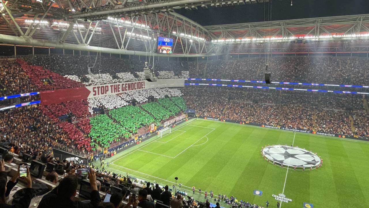 Galatasaray’ın Filistin Bayrağı Koreografisi Dikkat Çekti Galatasaray’ın Filistin Bayrağı Koreografisi Dikkat Çekti