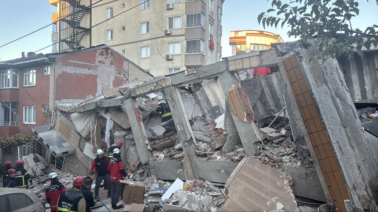 Kocaeli’de Çöken Bina İçin Soruşturma Başlatıldı Kocaeli’de Çöken Bina İçin Soruşturma Başlatıldı