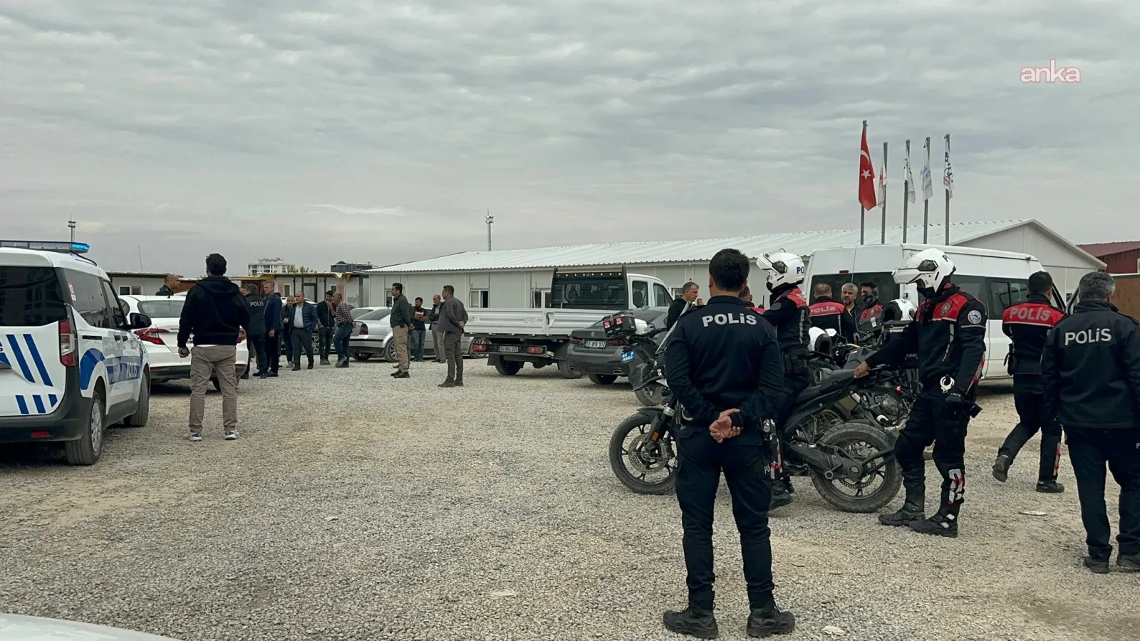 Malatya’da TOKİ Şantiyesinde İşçiler Arasında Kavga Malatya’da TOKİ Şantiyesinde İşçiler Arasında Kavga