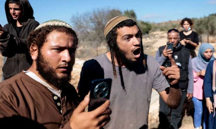 İsrailli Yerleşimciler Ramallah’ta Araçları Ateşe Verdi İsrailli Yerleşimciler Ramallah’ta Araçları Ateşe Verdi