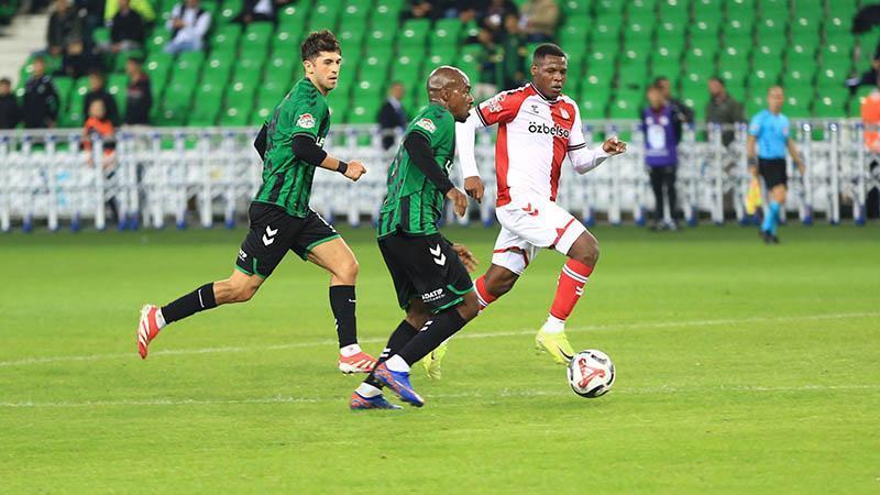 Sakaryaspor 7 yabancıyla maçı tamamladı, Sivasspor federasyona başvurdu