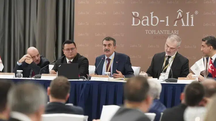 Yapay Zeka ile Açık Uçlu Soru Değerlendirmesi Üzerine Yapay Zeka ile Açık Uçlu Soru Değerlendirmesi Üzerine