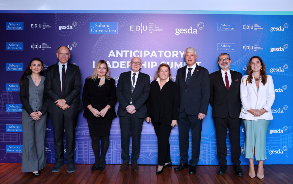 Öngörülü Liderlik Zirvesi’nde Geleceğin Vizyonu Tartışıldı Öngörülü Liderlik Zirvesi’nde Geleceğin Vizyonu Tartışıldı