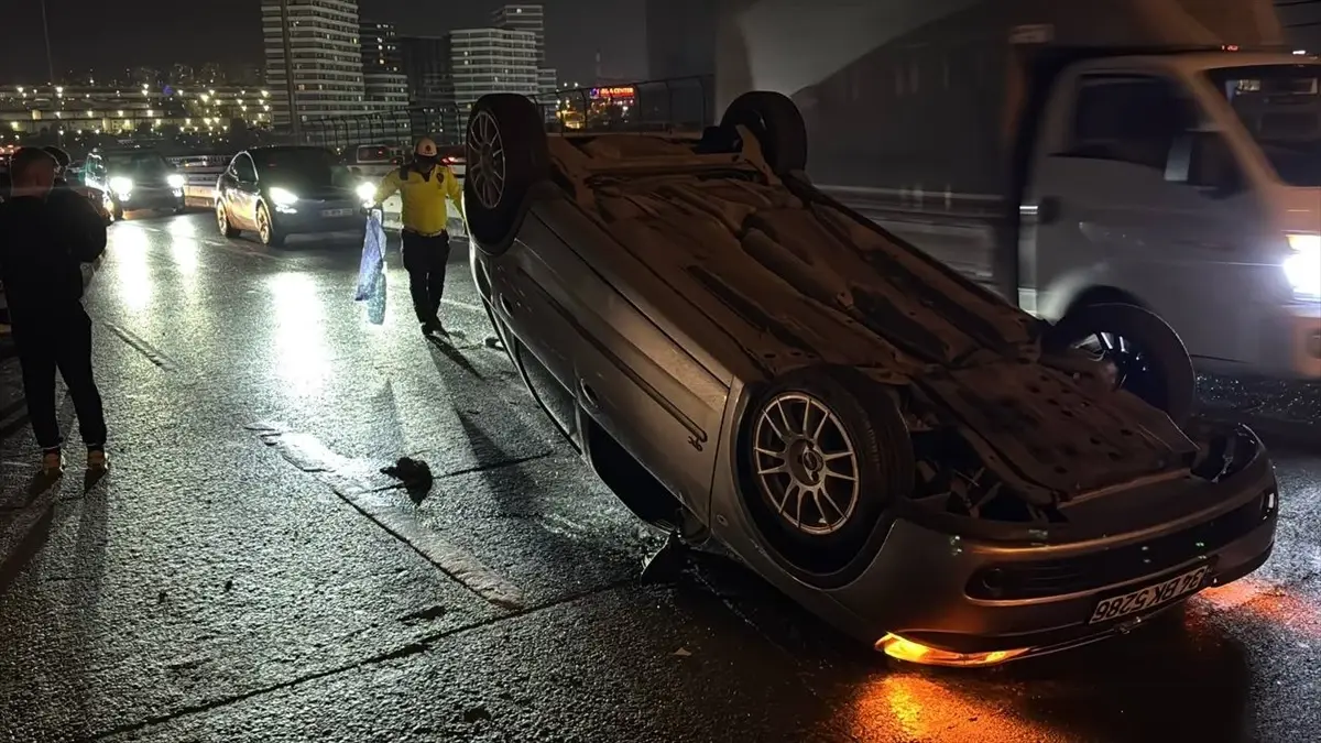 Bayrampaşa’da Üç Araçlı Zincirleme Trafik Kazası