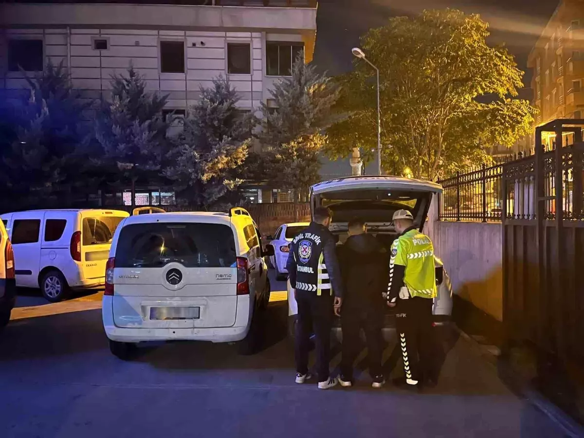 Sancaktepe’de Yol Verme Tartışmasında İki Sürücüye Cezalar Sancaktepe’de Yol Verme Tartışmasında İki Sürücüye Cezalar