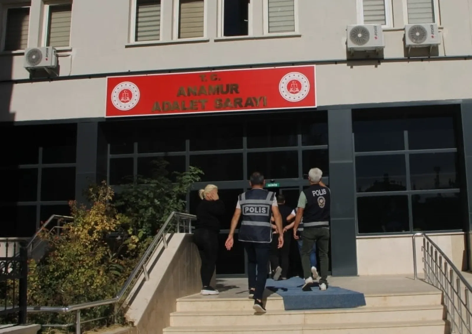 Mersin’de 48 Yıl Hapis Cezasıyla Aranan Hükümlü Yakalandı Mersin’de 48 Yıl Hapis Cezasıyla Aranan Hükümlü Yakalandı