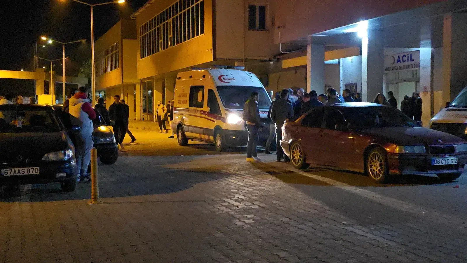 Zonguldak’ta Kahvehaneye Silahlı Saldırı: 2 Ölü, 2 Yaralı Zonguldak’ta Kahvehaneye Silahlı Saldırı: 2 Ölü, 2 Yaralı