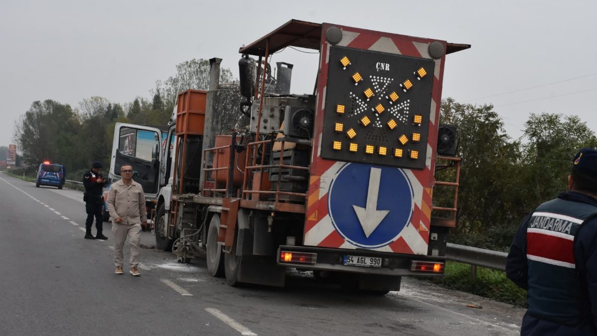 Sakarya’da kamyonun kazanı patladı: 2 işçi yaralandı Sakarya’da kamyonun kazanı patladı: 2 işçi yaralandı