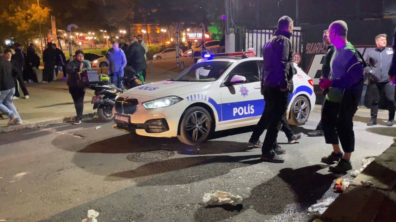 Beşiktaş’ta Derbi Hazırlığında Kavga: 1 Yaralı Beşiktaş’ta Derbi Hazırlığında Kavga: 1 Yaralı