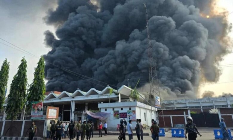 Dakka Havalimanı’ndaki yangın 26 saat sonra kontrol altına Dakka Havalimanı’ndaki yangın 26 saat sonra kontrol altına