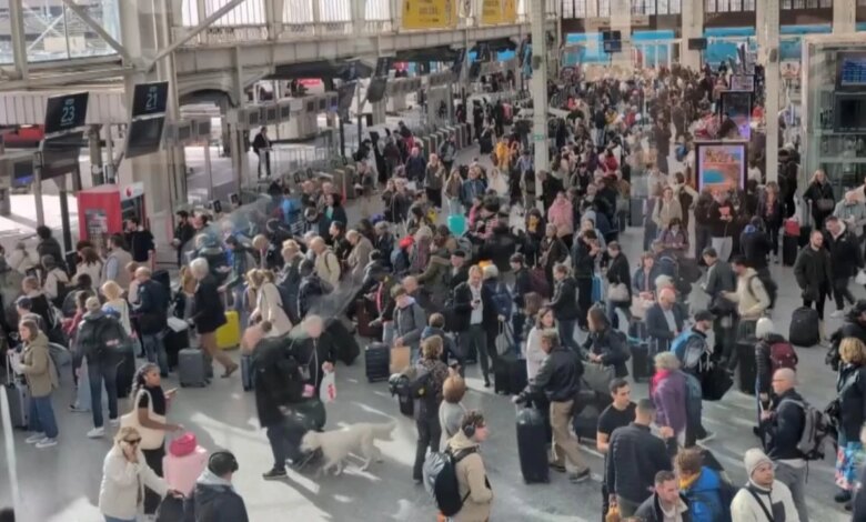 Fransa’da Sinyal Kablolarında Yangın: Hızlı Tren Seferleri Fransa’da Sinyal Kablolarında Yangın: Hızlı Tren Seferleri