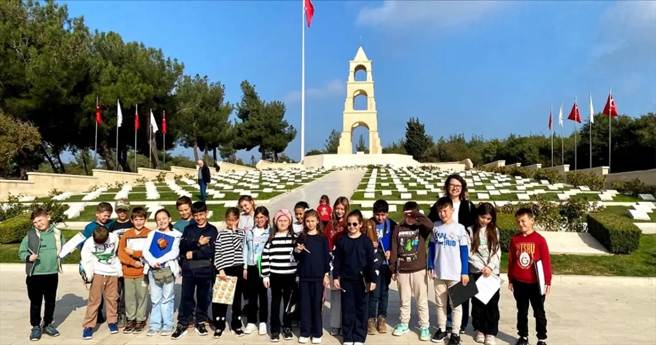 Gelibolu’daki Öğrenciler Şehitlikleri Ziyaret Etti Gelibolu’daki Öğrenciler Şehitlikleri Ziyaret Etti